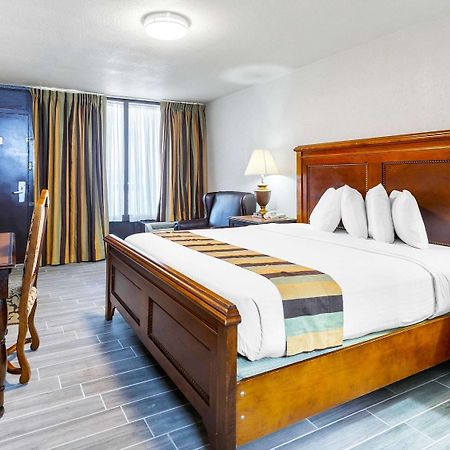 Magnuson Grand Hotel And Conference Center Тилер Екстериор снимка