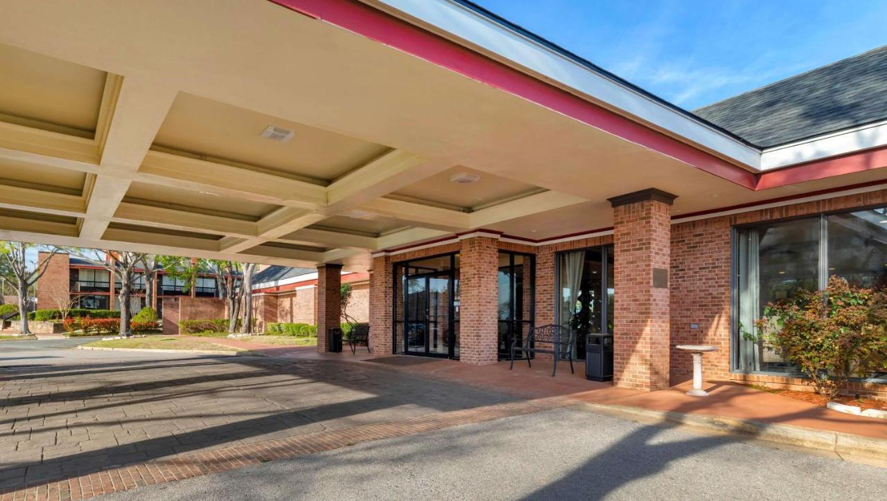 Magnuson Grand Hotel And Conference Center Тилер Екстериор снимка