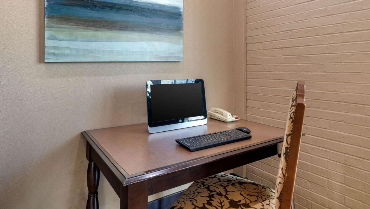 Magnuson Grand Hotel And Conference Center Тилер Екстериор снимка