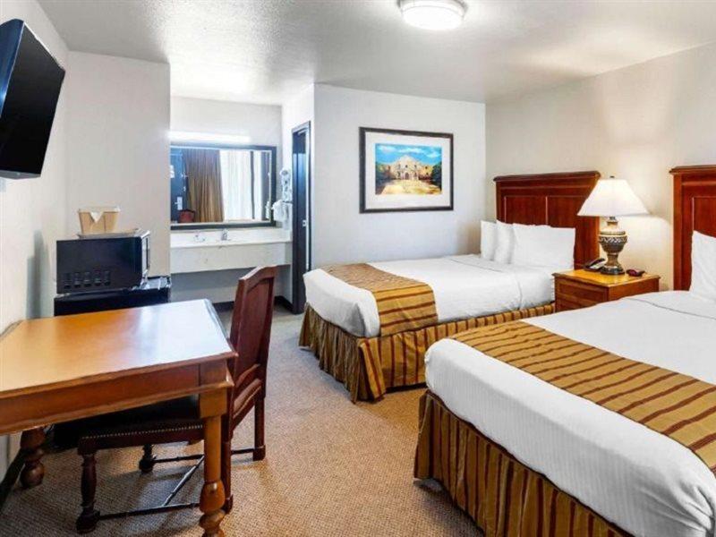 Magnuson Grand Hotel And Conference Center Тилер Екстериор снимка