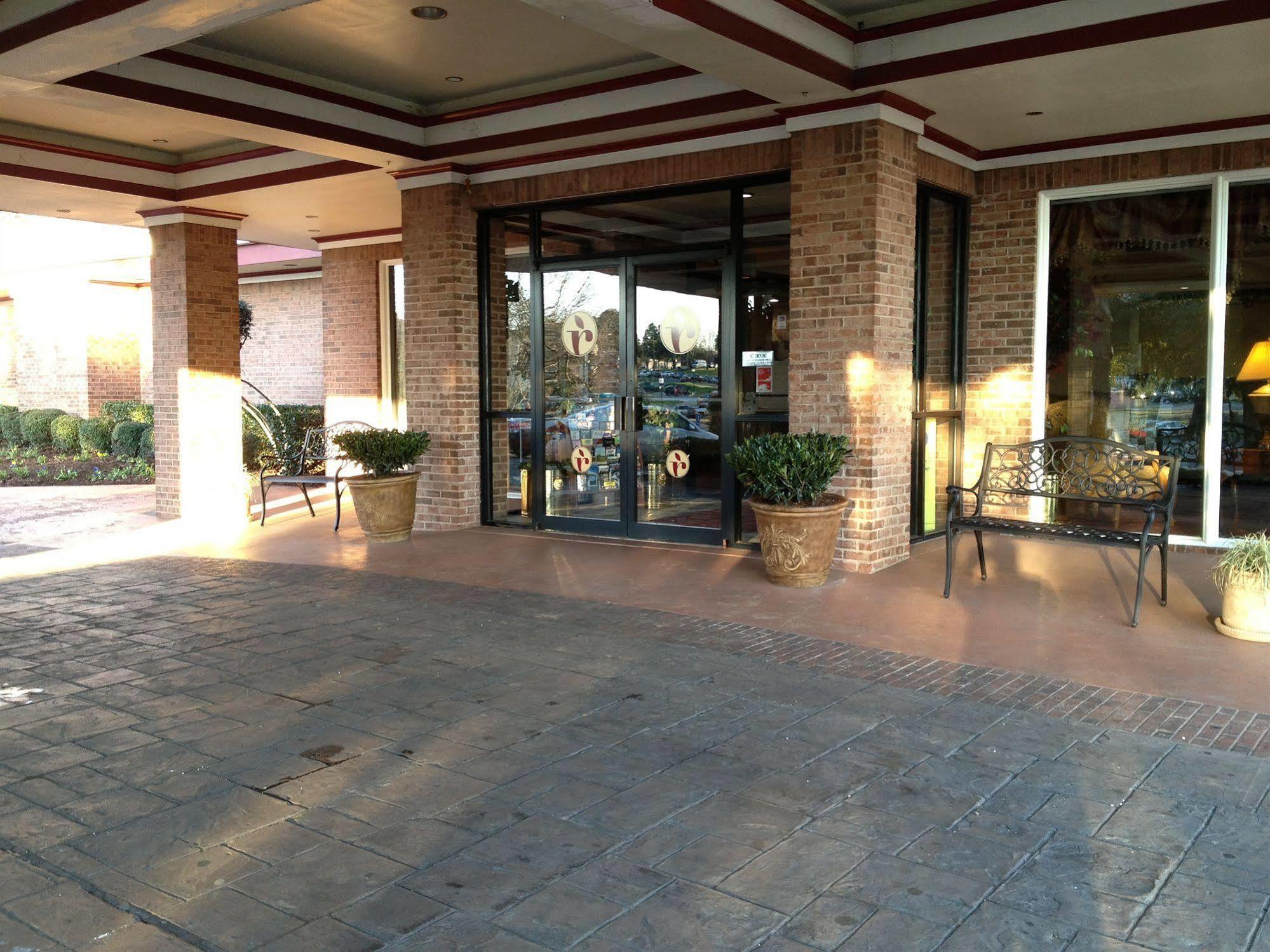 Magnuson Grand Hotel And Conference Center Тилер Екстериор снимка