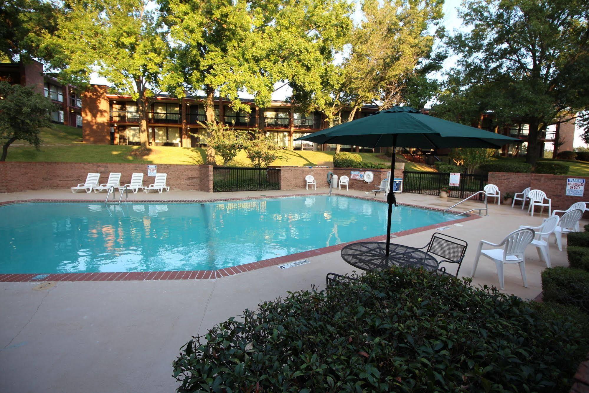Magnuson Grand Hotel And Conference Center Тилер Екстериор снимка